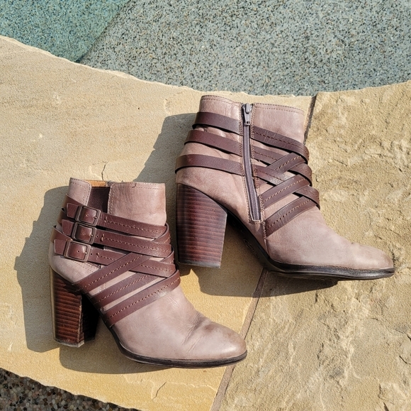 Sofft ARMINDA BOOTIE  Strappy Ankle Bootie  Leather Block heel  9M - Picture 3 of 11